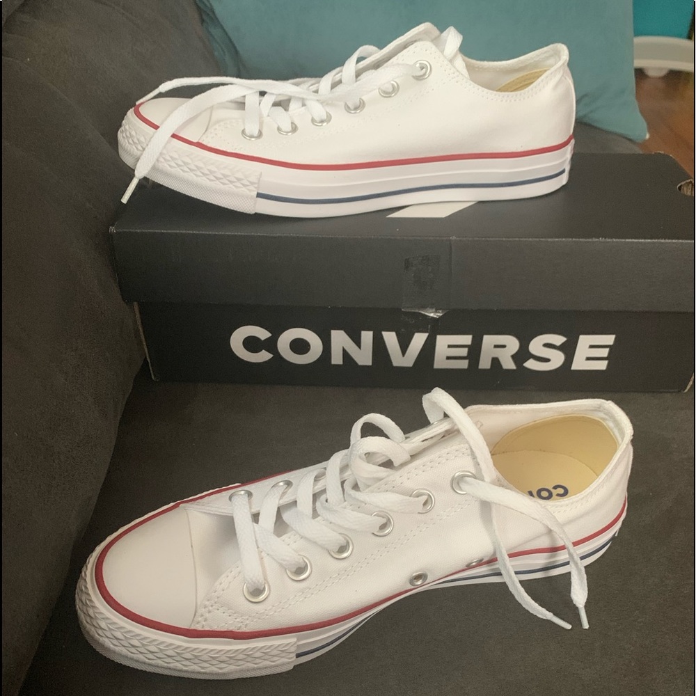 Converse Sneakers Size 8 in womens, 6 in mens